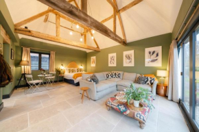 Spinney - a unique open plan barn, with private garden